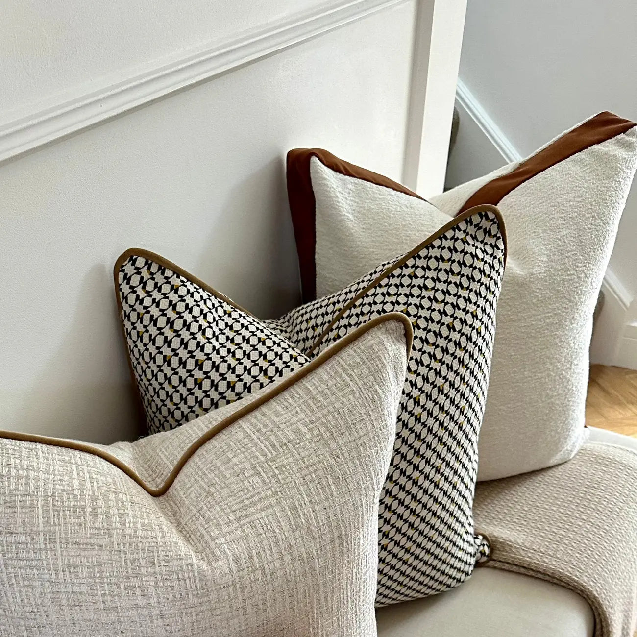 Boucle Cushion with Band Onacara