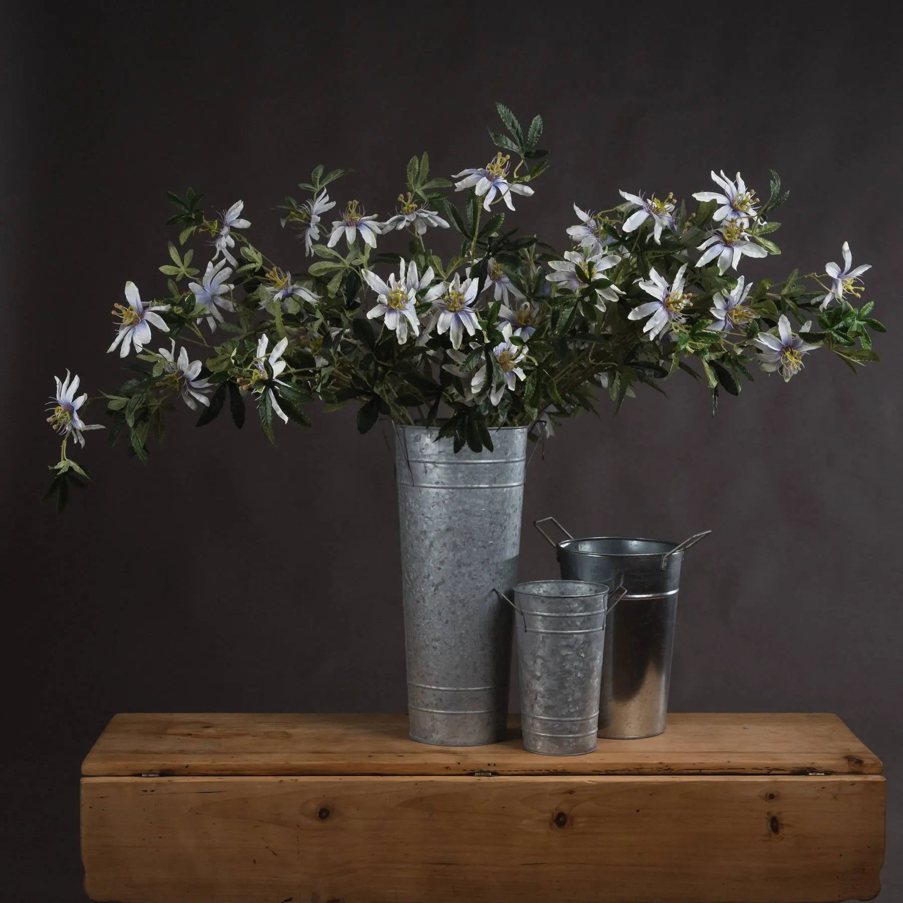 Passion Flower Spray Makur Interior