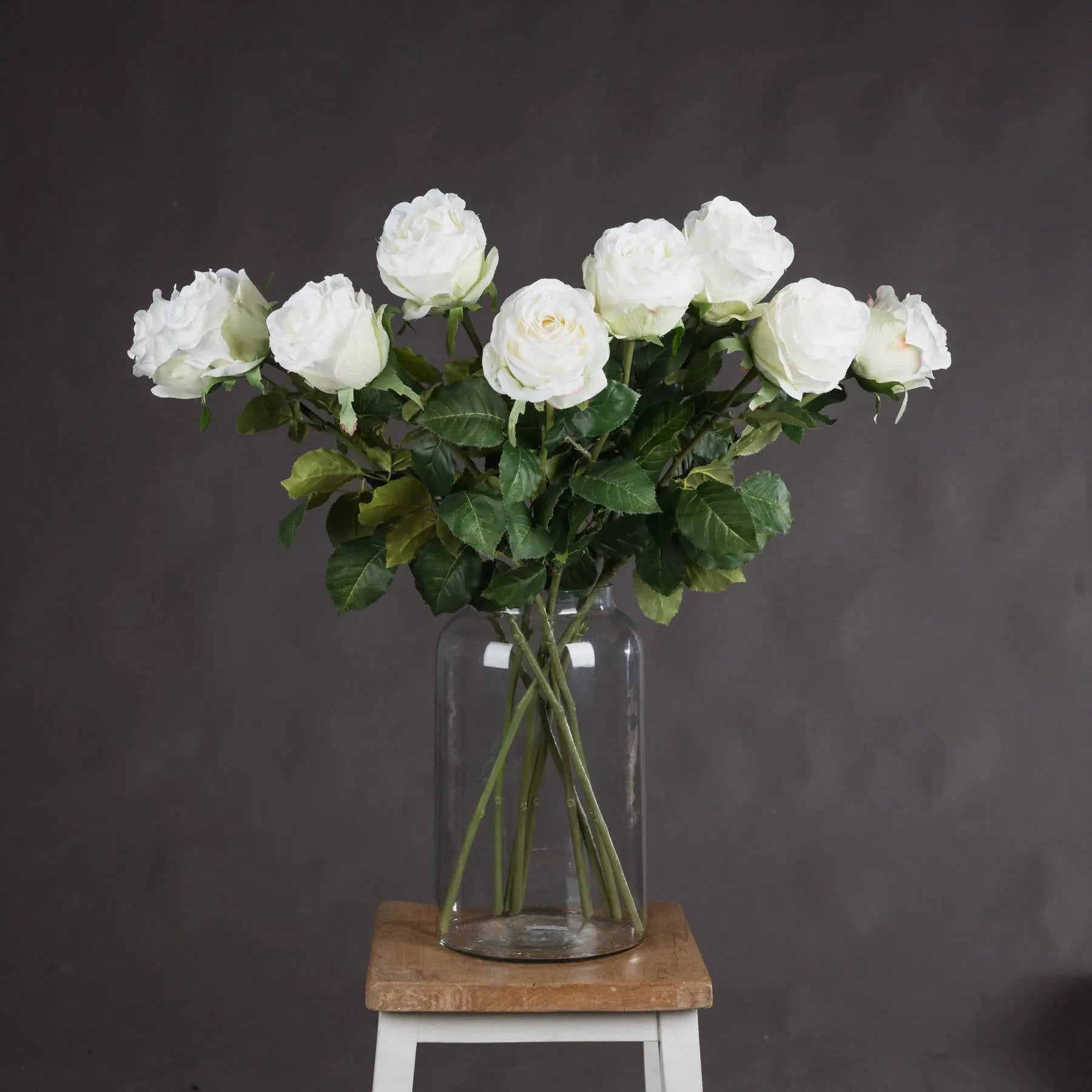 Traditional White Rose Makur Interior