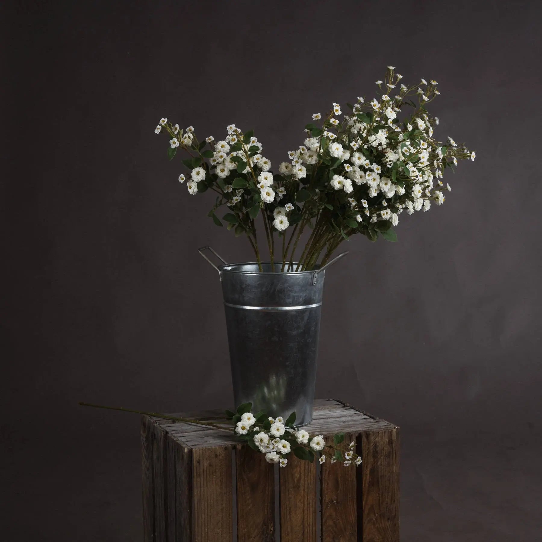 White Wild Meadow Rose Makur Interior