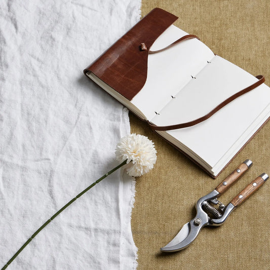 White Short Chrysanthemum Makur Interior