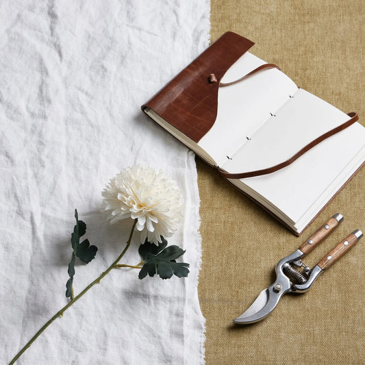 White Chrysanthemum Makur Interior