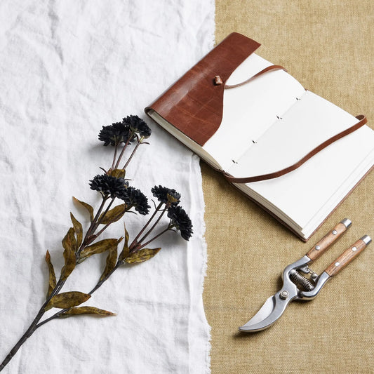 Black Chrysanthemum Makur Interior