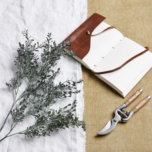 Blackened Grass Spray Stem Makur Interior