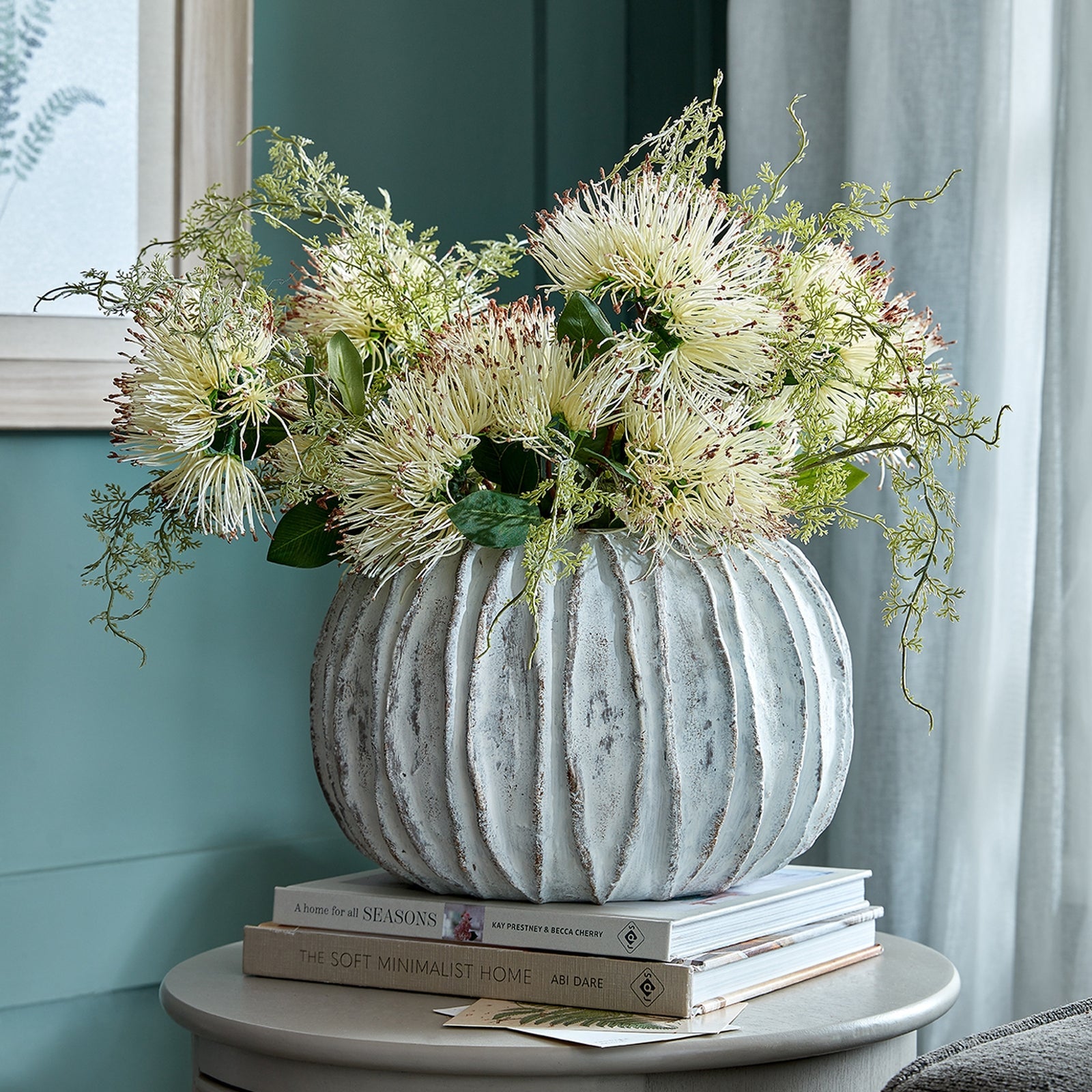Lorenzo Rotund Fin Vase Makur Interior