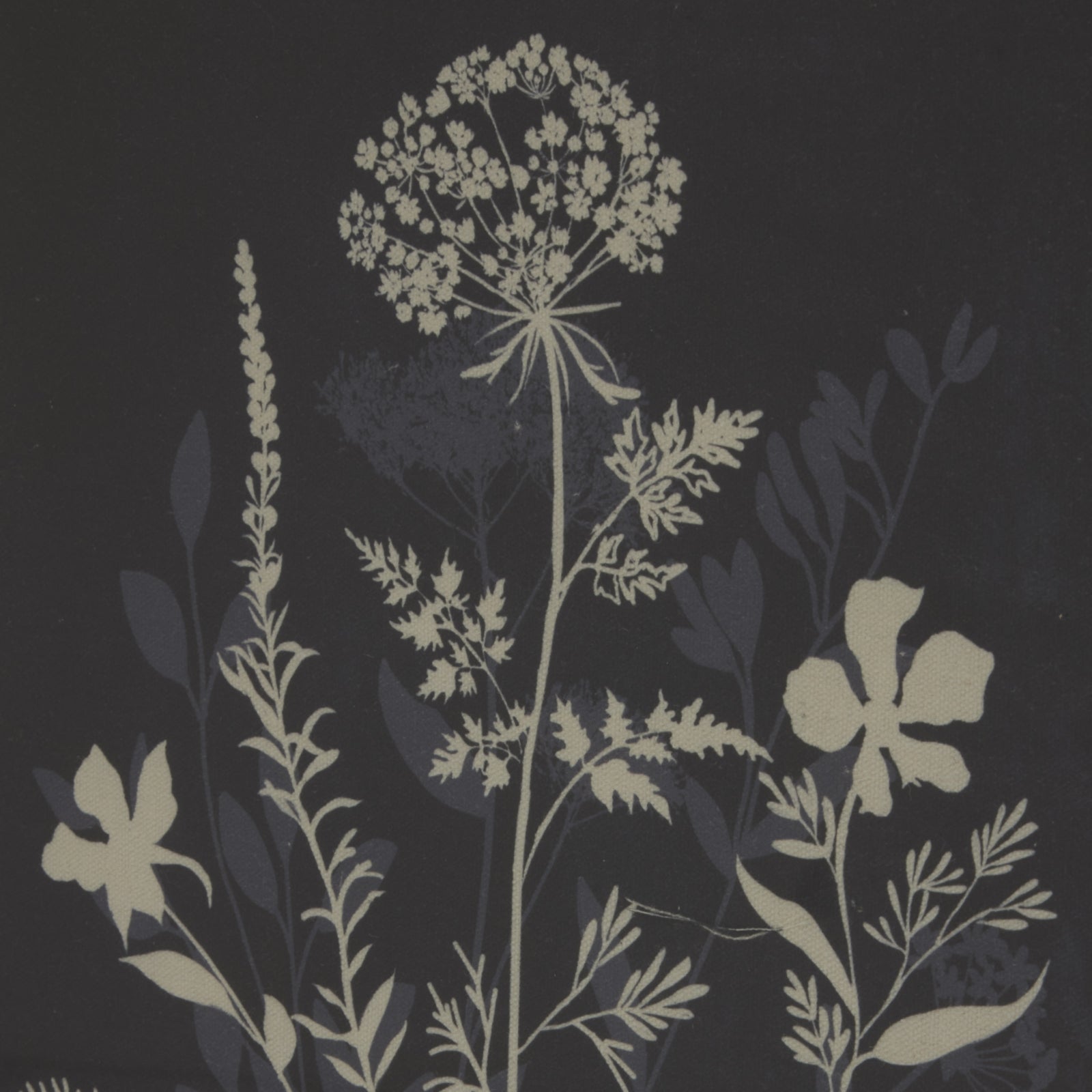 Flora & Fauna Collection Meadow On Linen In Beaded Frame Makur Interior