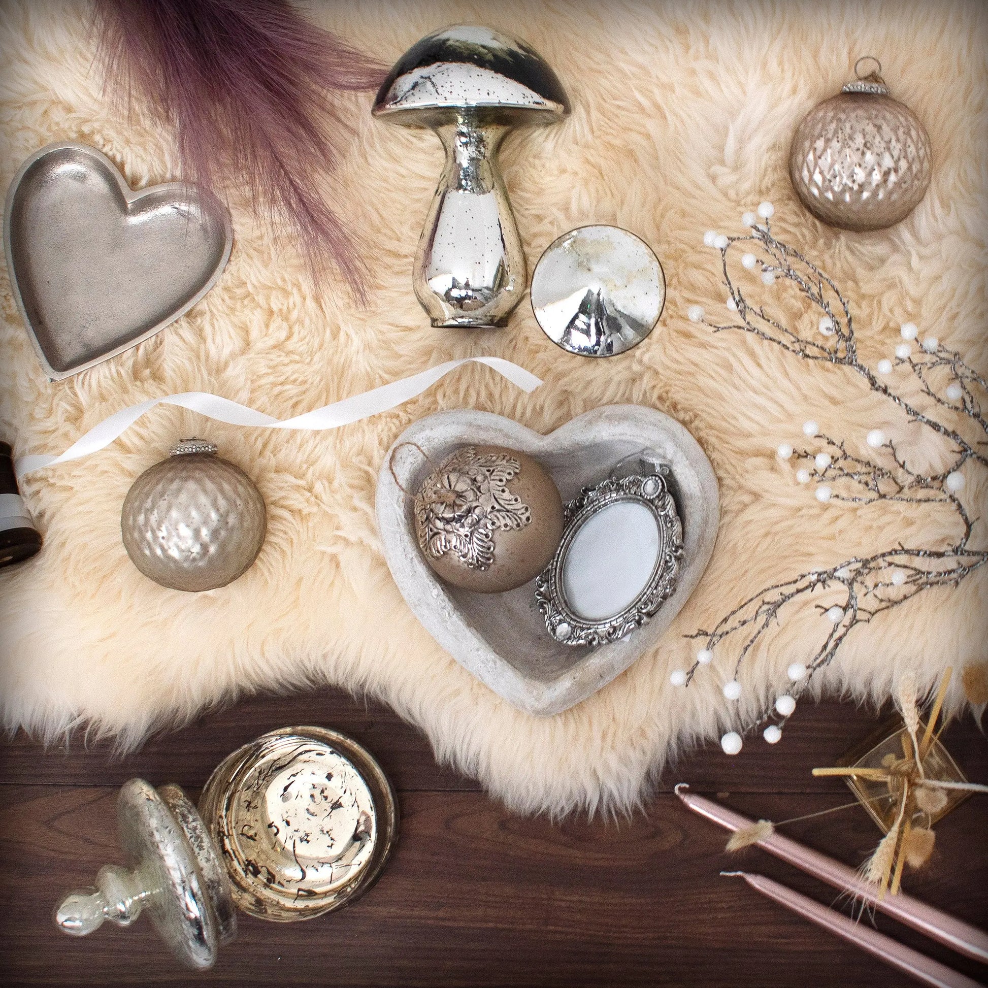 Deep Stone Heart Dish Makur Interior