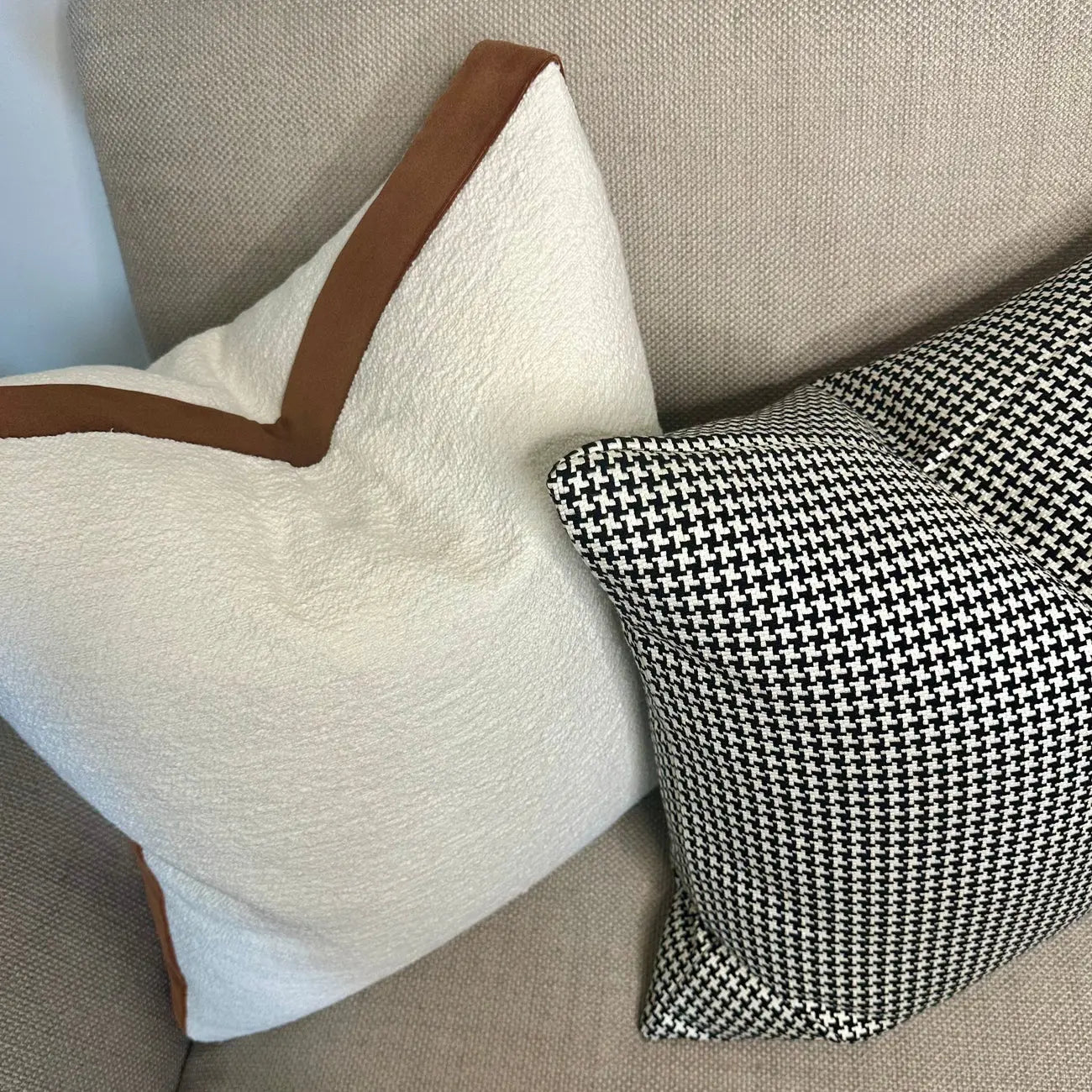 Boucle Cushion with Band Onacara
