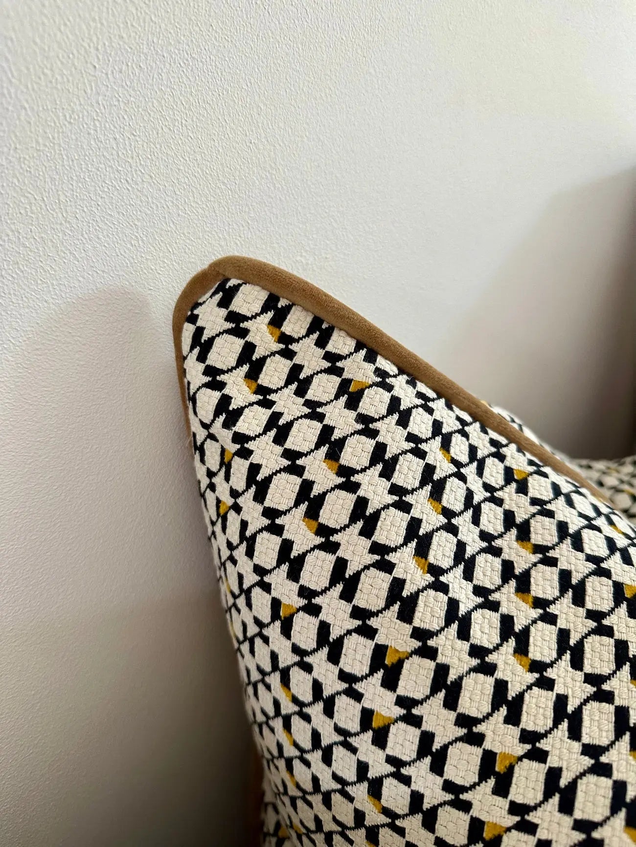 Onyx Lumbar Cushion Onacara